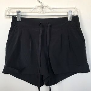 Lululemon 2” spring break short